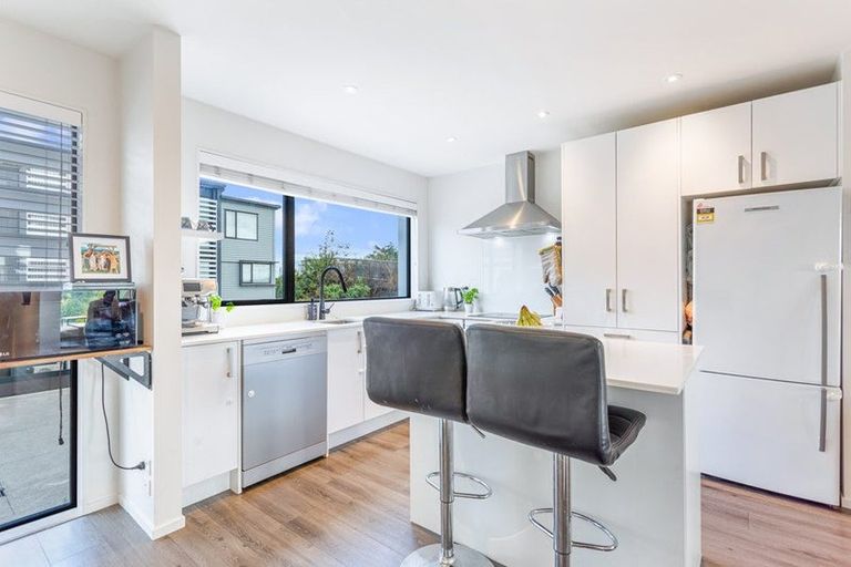 Photo of property in 40 Memorial Park Lane, Hobsonville, Auckland, 0618