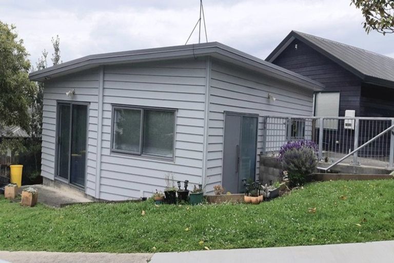 Photo of property in 12 Mallard Place, Unsworth Heights, Auckland, 0632