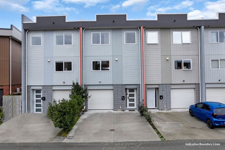 Photo of property in 21 Meritage Lane, Te Atatu South, Auckland, 0610