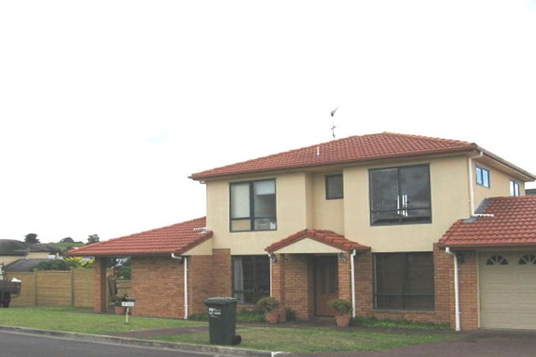 Photo of property in 2 Berkshire Terrace, Massey, Auckland, 0614