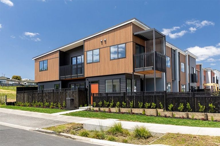 Photo of property in 25 Kapia Road, Westgate, Auckland, 0614