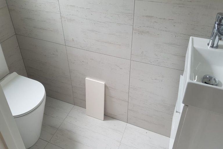 Photo of property in 56 Goldfinch Rise, Unsworth Heights, Auckland, 0632