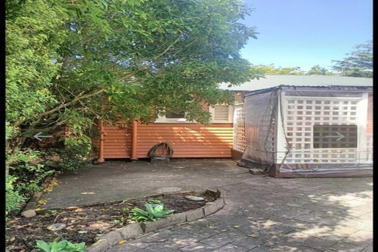 Photo of property in 28 Rangitane Street, Palmerston North, 4414
