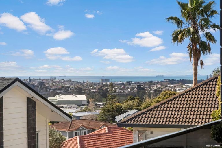 Photo of property in 126b Coronation Road, Hillcrest, Auckland, 0627