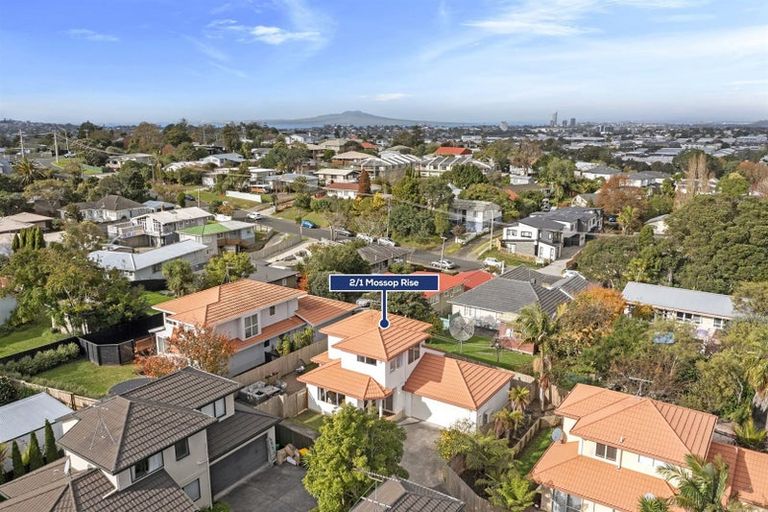 Photo of property in 2/1 Mossop Rise, Glenfield, Auckland, 0629