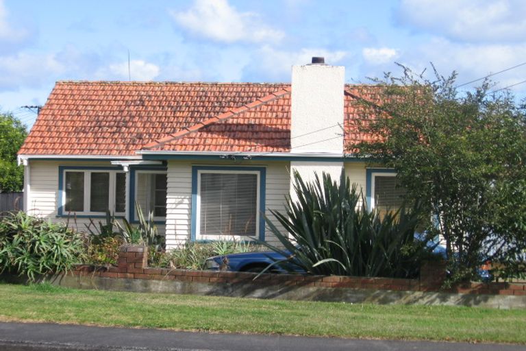 Photo of property in 12 View Road, Papakura, 2110