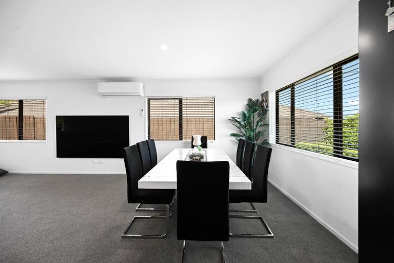 Photo of property in 56 Farnborough Drive, Grandview Heights, Hamilton, 3200