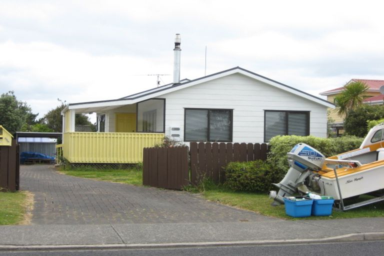 Photo of property in 1357 Whangaparaoa Road, Army Bay, Whangaparaoa, 0930