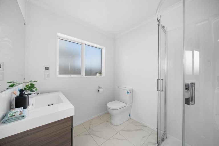 Photo of property in 8 Antigua Way, Grenada Village, Wellington, 6037