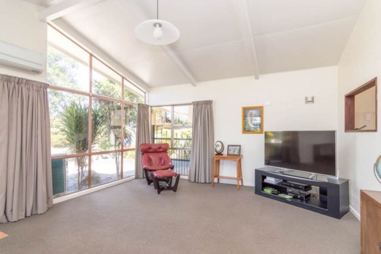 Photo of property in 15 Pinedale Parade, Milson, Palmerston North, 4414