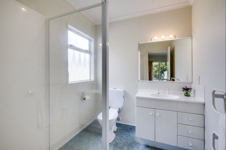 Photo of property in 19 Addington Place, Taradale, Napier, 4112