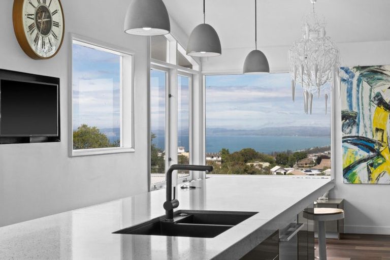 Photo of property in 2a Cobden Road, Bluff Hill, Napier, 4110