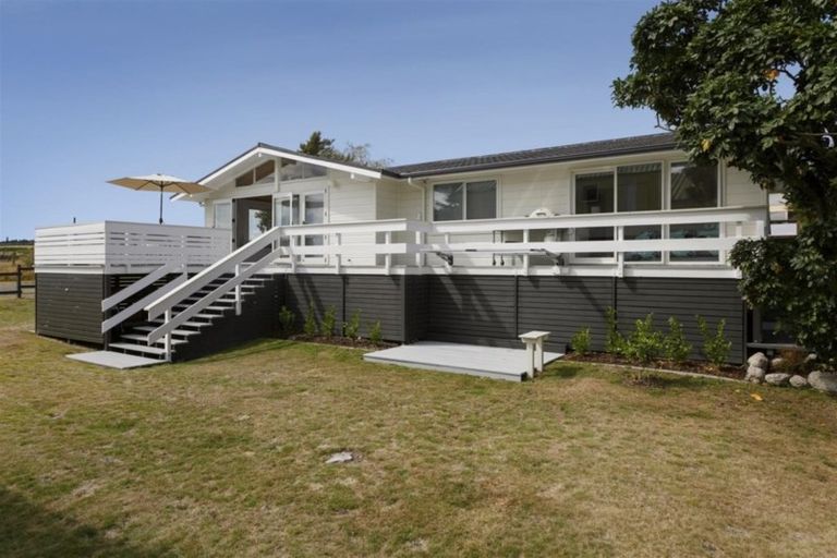 Photo of property in 2 Mahuta Road, Waitahanui, Taupo, 3378