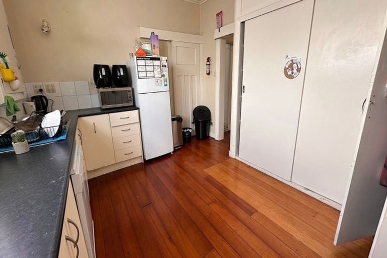 Photo of property in 1/17 Clifton Terrace, Kelburn, Wellington, 6012