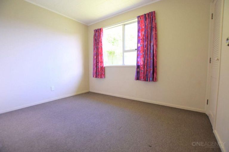 Photo of property in 11 Mile Place, Henderson, Auckland, 0612
