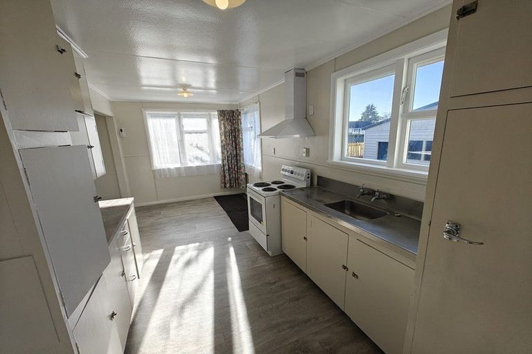 Photo of property in 12 Douglas Crescent, Fairfield, Hamilton, 3214