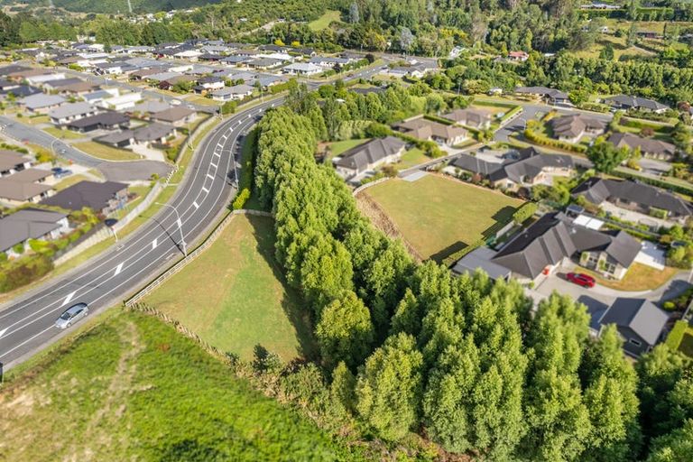 Photo of property in 8 Jade Crescent, Timberlea, Upper Hutt, 5018