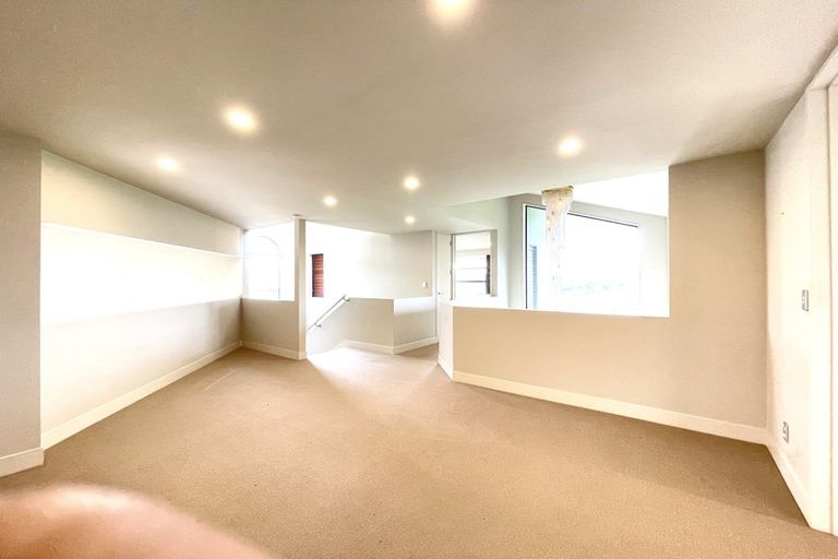 Photo of property in 10 Rangi Avenue, Schnapper Rock, Auckland, 0632