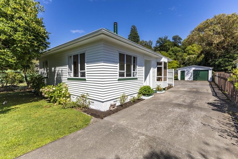 Photo of property in 24 Great North Road, Waipawa, 4210
