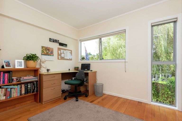 Photo of property in 44 Colmar Road, Mellons Bay, Auckland, 2014