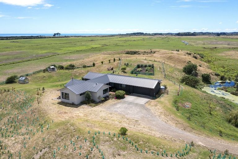 Photo of property in 161 Harakeke Road, Te Horo, Otaki, 5581