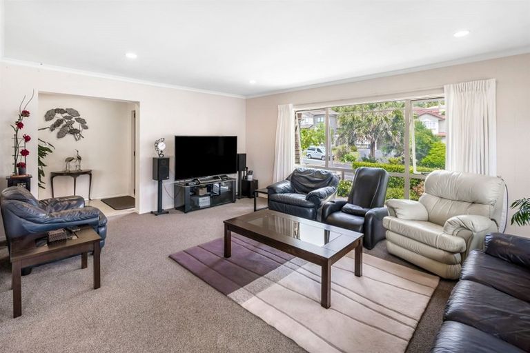 Photo of property in 8 Landvale Court, Browns Bay, Auckland, 0630