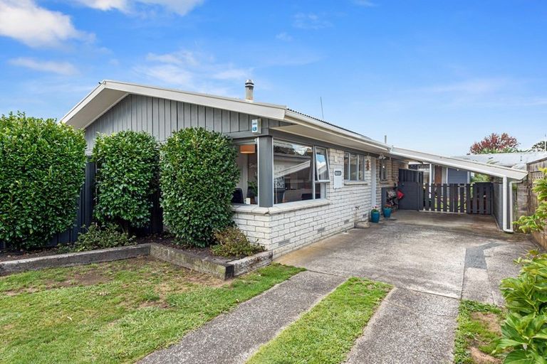 Photo of property in 2 Morrow Avenue, St Andrews, Hamilton, 3200