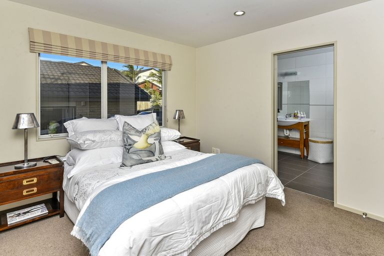 Photo of property in 6 Mulu Place, Fairview Heights, Auckland, 0632