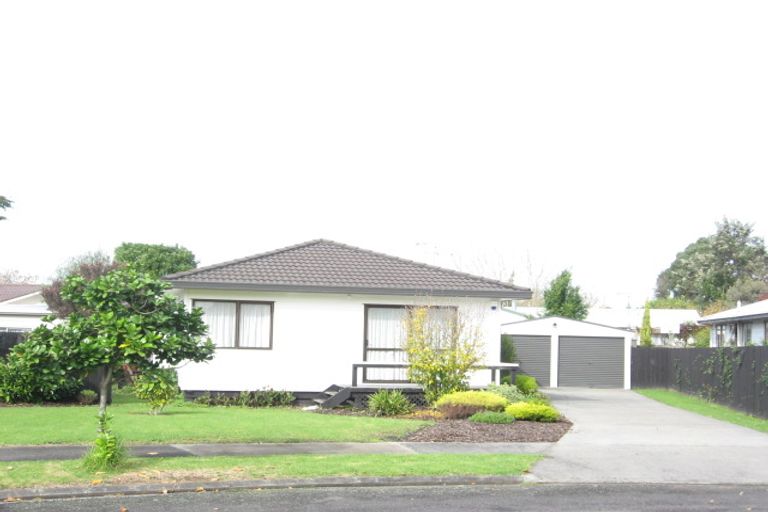 Photo of property in 40 Darren Crescent, Half Moon Bay, Auckland, 2012