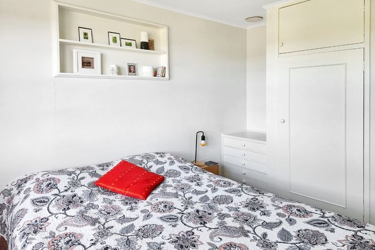 Photo of property in 9 Trosk Place, Waiuku, 2123