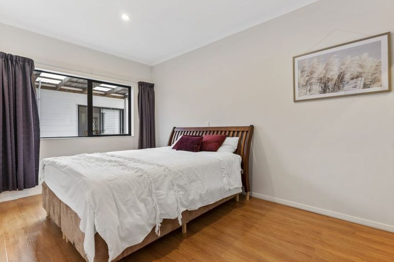 Photo of property in 54 Glennandrew Drive, Half Moon Bay, Auckland, 2012