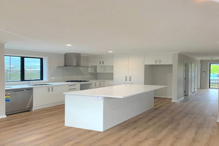 Photo of property in 4 Pateke Drive, Kenepuru, Porirua, 5022