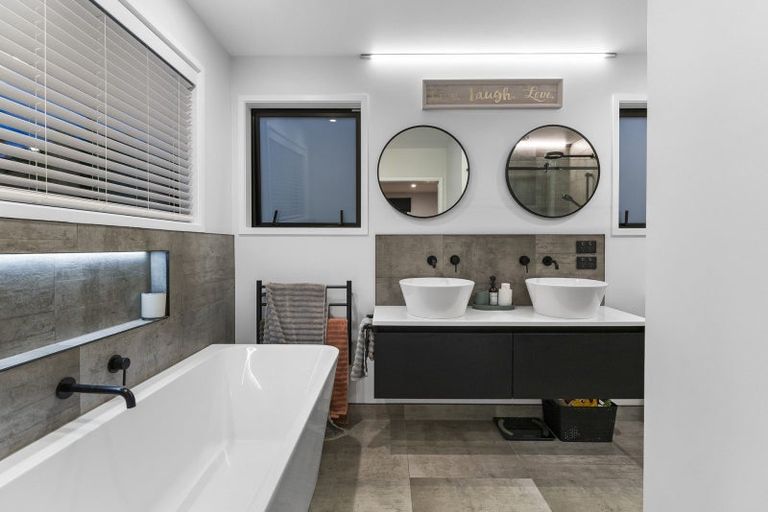 Photo of property in 47 Awatira Drive, Papamoa Beach, Papamoa, 3118