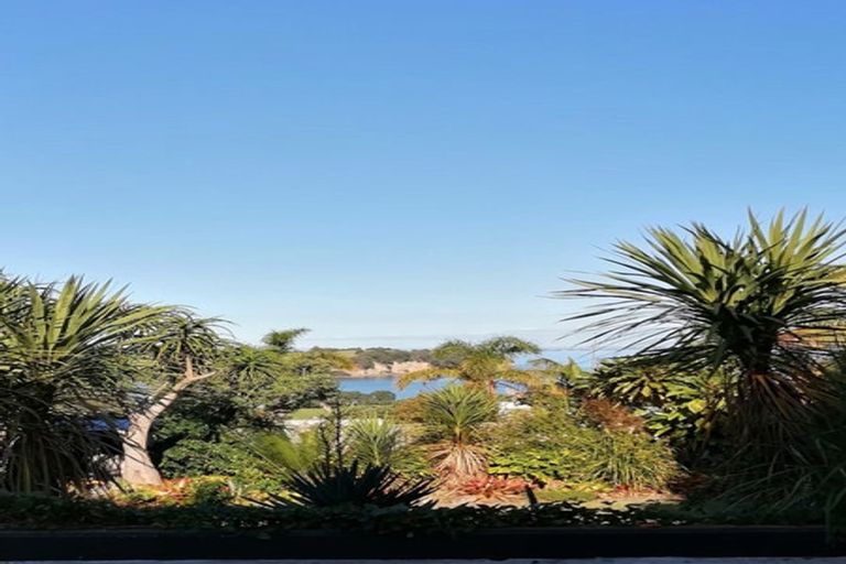 Photo of property in 977 Whangaparaoa Road, Tindalls Beach, Whangaparaoa, 0930