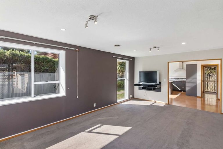 Photo of property in 2/20 Sawyers Arms Road, Northcote, Christchurch, 8052