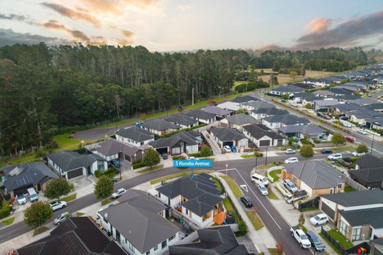 Photo of property in 5 Konoba Avenue, Kumeu, 0810