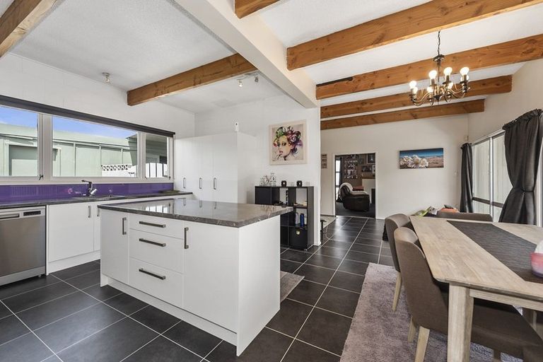 Photo of property in 8 Morrow Avenue, St Andrews, Hamilton, 3200