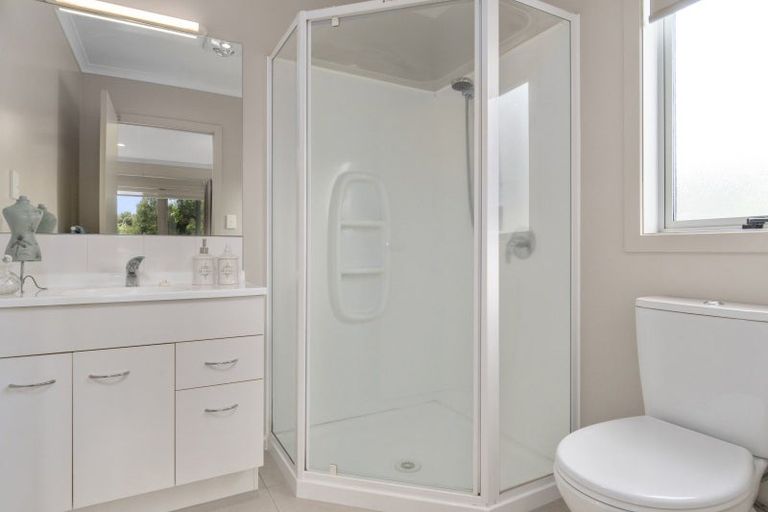 Photo of property in 19 Bridgewater Way, Pyes Pa, Tauranga, 3112