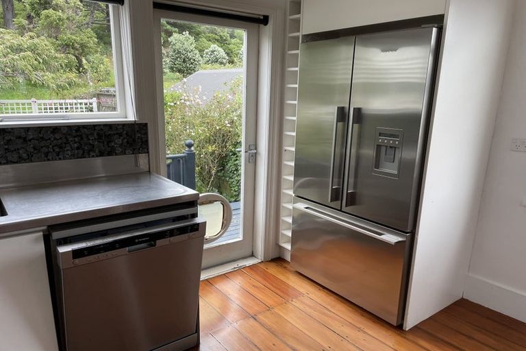 Photo of property in 17 Shannon Street, Mount Victoria, Wellington, 6011