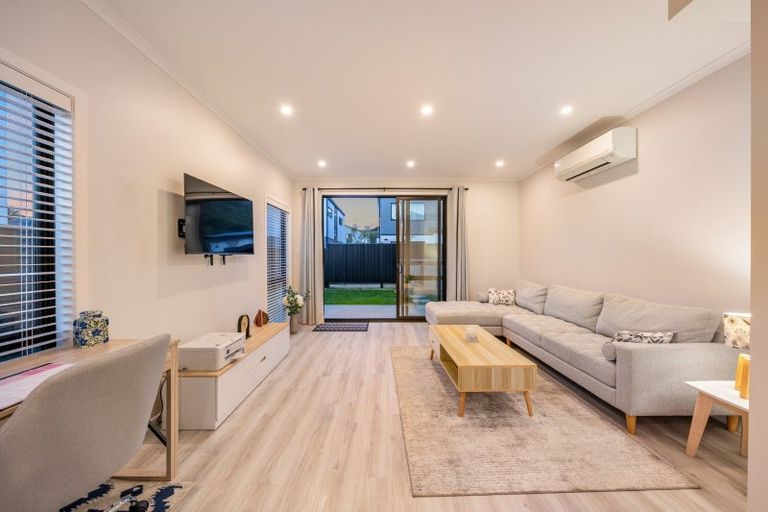 Photo of property in 5 Gloaming Lane, Wallaceville, Upper Hutt, 5018