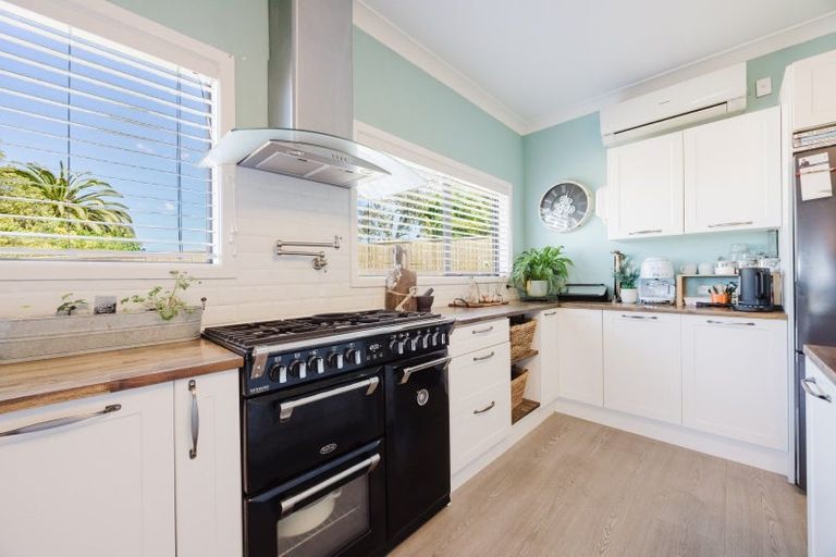 Photo of property in 20 Domain Road, Waipawa, 4210