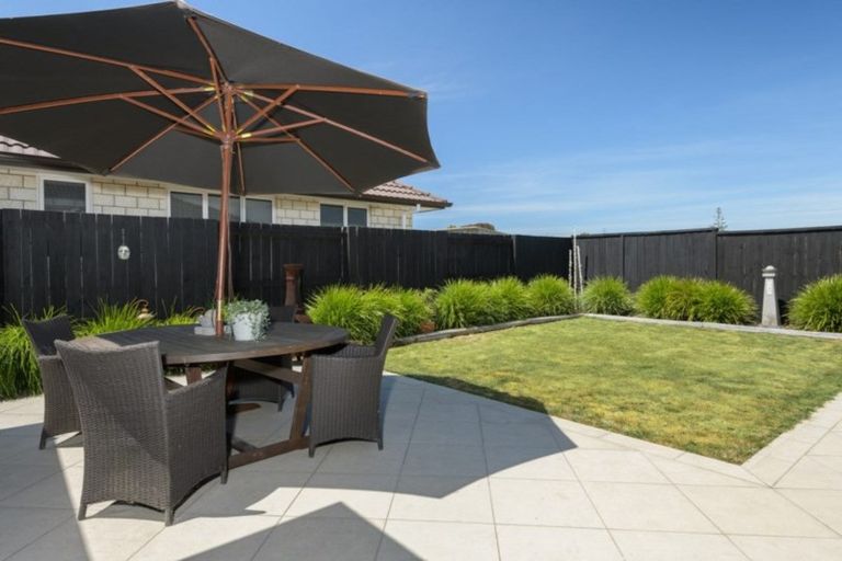 Photo of property in 21 Excelsa Place, Papamoa Beach, Papamoa, 3118