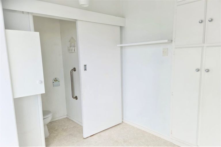 Photo of property in 3 Fowler Street, Northcote, Auckland, 0627