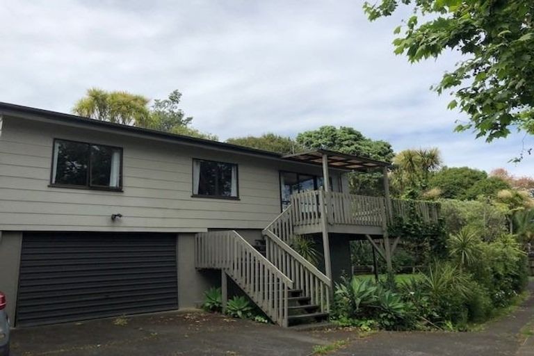Photo of property in 1/42 Woodlands Crescent, Browns Bay, Auckland, 0630
