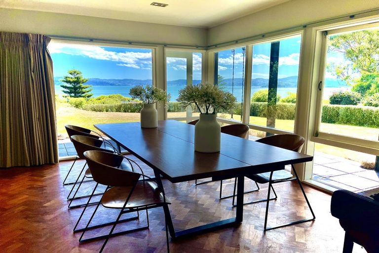 Photo of property in 11 Richmond Road, Mahina Bay, Lower Hutt, 5013