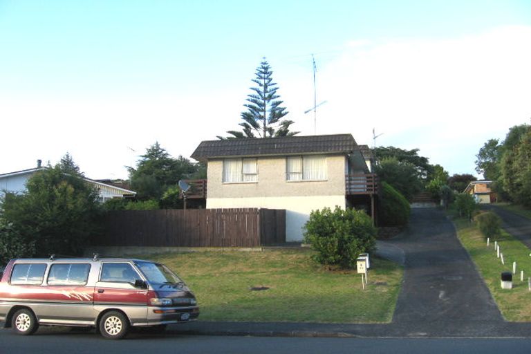 Photo of property in 2/84 Velma Road, Hillcrest, Auckland, 0627