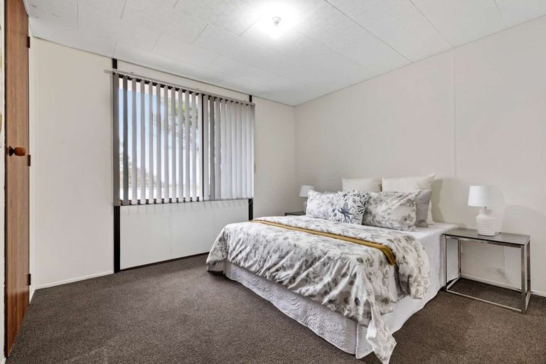 Photo of property in 2/16 Sarajevo Place, Massey, Auckland, 0614