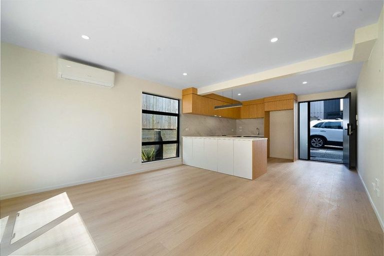 Photo of property in 7/16 Hewlett Road, Massey, Auckland, 0614