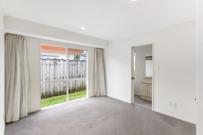 Photo of property in 1/5 Dana Place, Somerville, Auckland, 2014