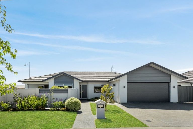 Photo of property in 1 Benmore Place, Poraiti, Napier, 4112